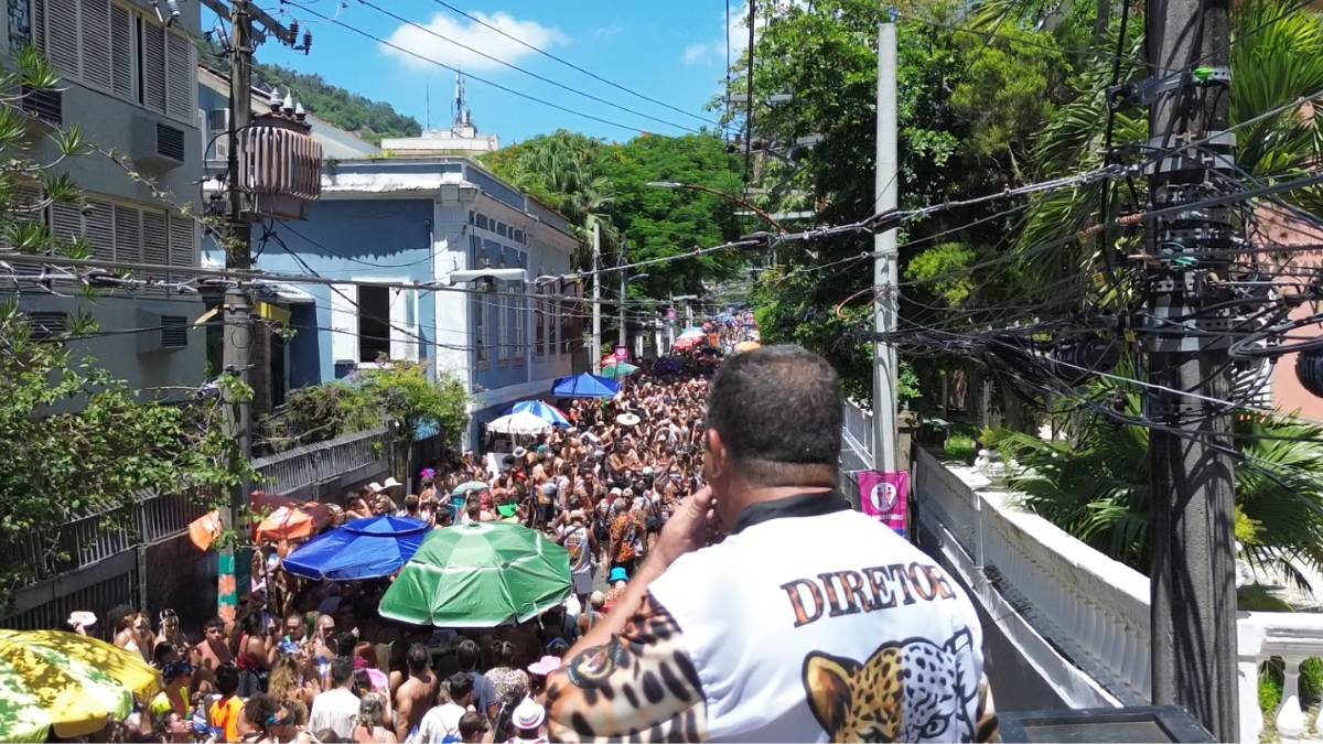 Desfile do Bafo arrasta multidão em Santa Tereza